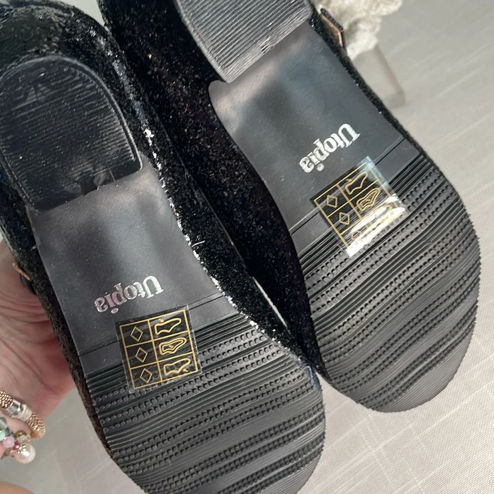 Girls NWOT size 13 Glitter High Heels.